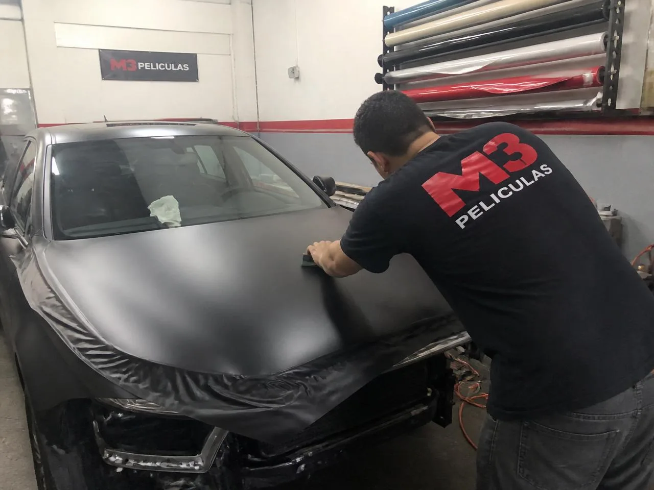 Envelopamento automotivo em preto fosco em Diadema — M3 Películas